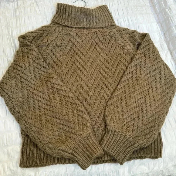 New Cliche women’s chevron turtleneck sweater Camel size Small - Picture 2 of 6
